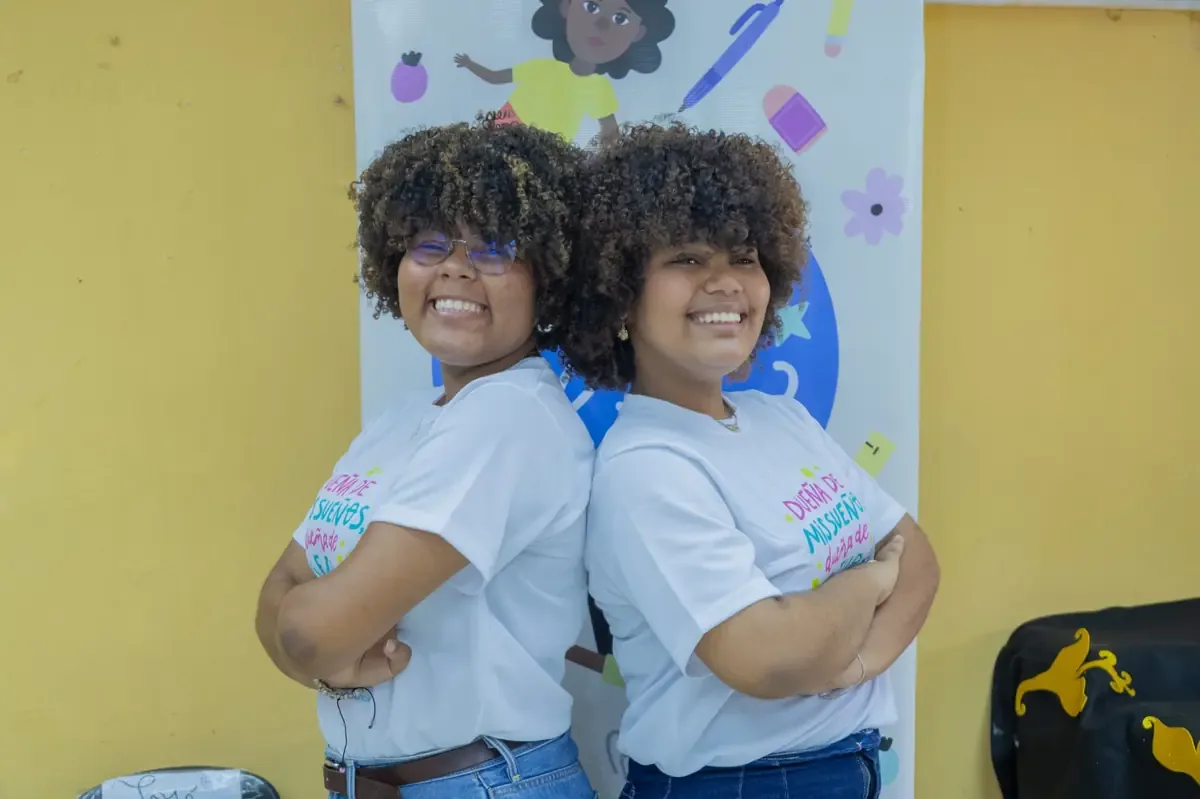 A pesar de los avances educativos, las desafíos persisten para las adolescentes en República Dominicana.