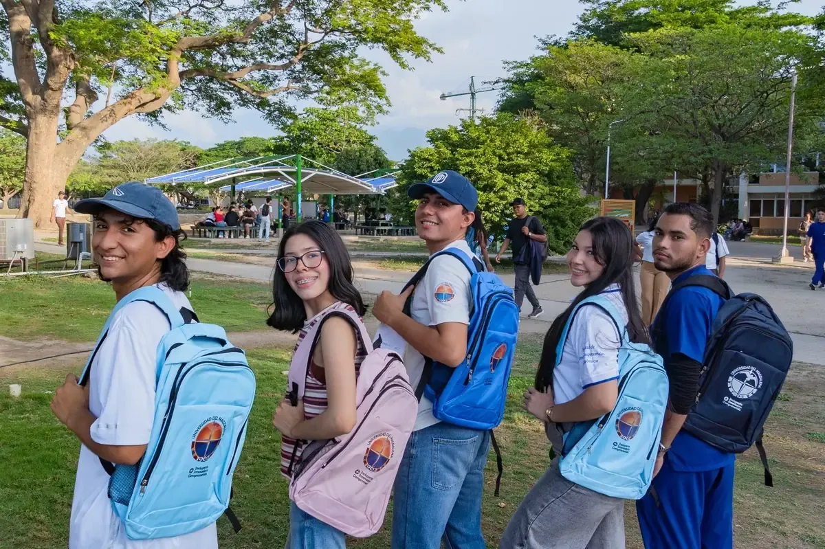 El evento reunió a estudiantes y docentes para abordar transformaciones en el Derecho en el contexto social actual.