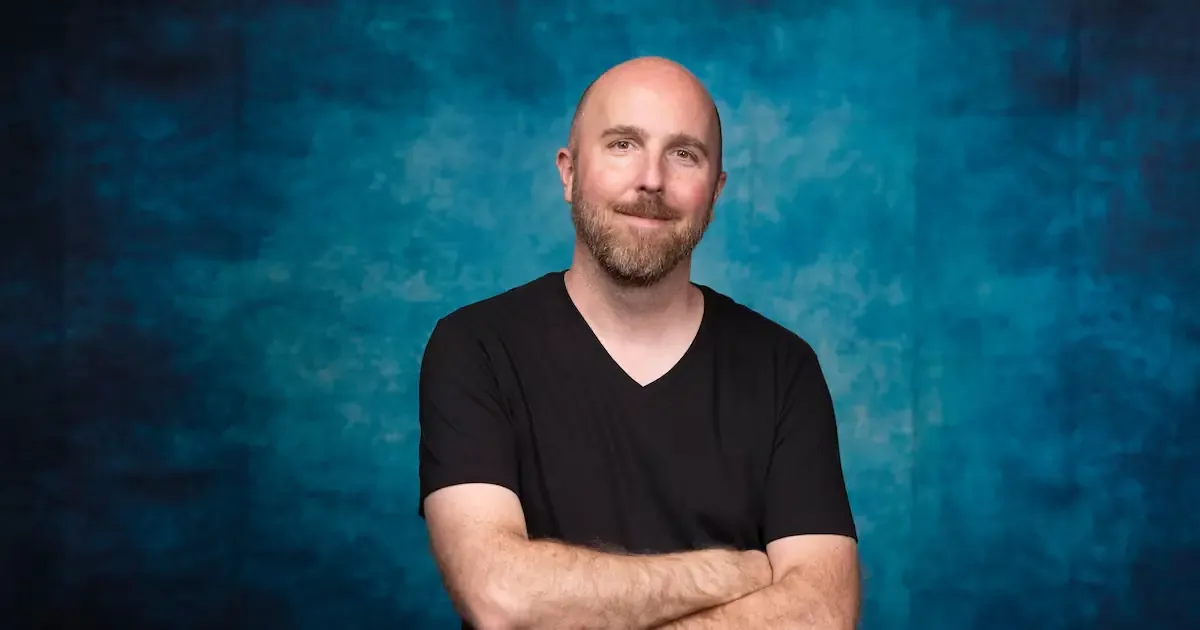 El experto John W. Moravec alerta sobre la adaptación del sistema educativo a la inteligencia artificial.