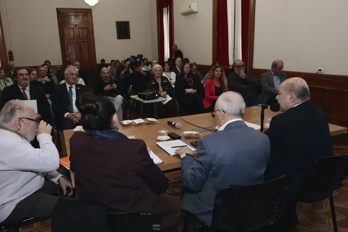 Buscan articular proyectos para mejorar infraestructura y fomentar inclusión social en La Plata.