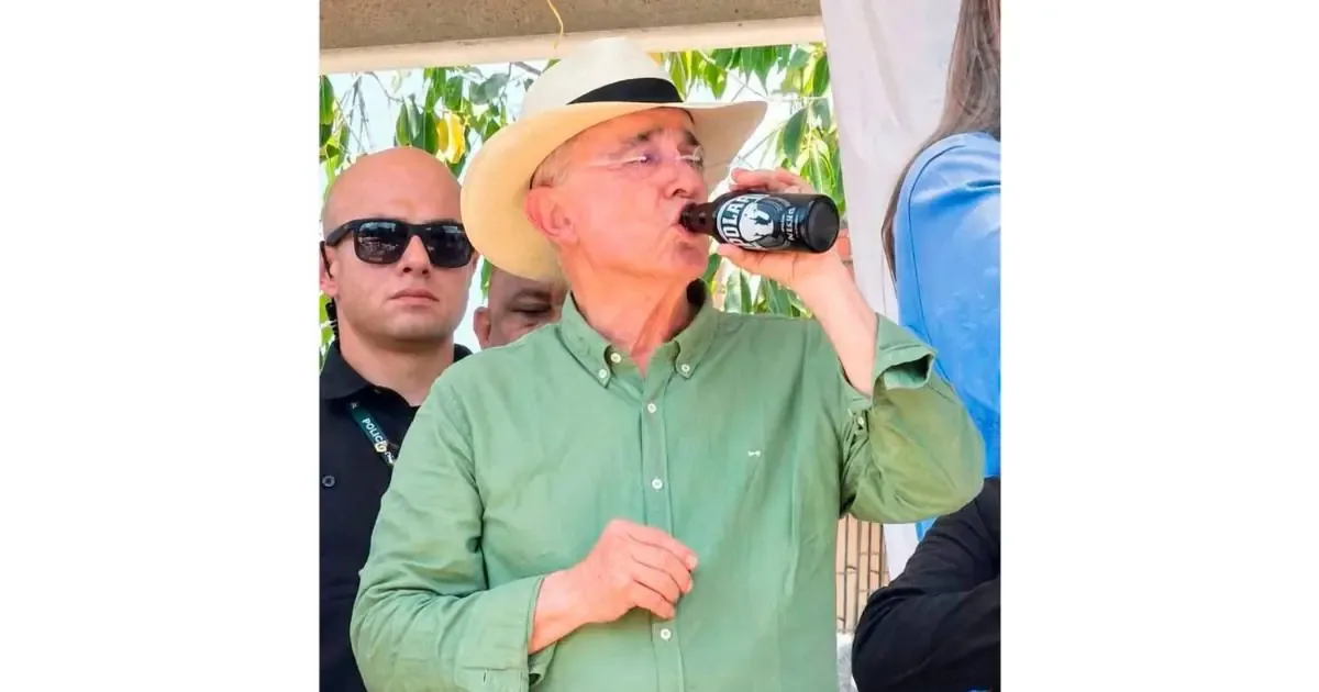 La elección presidencial en Colombia calienta con gestos simbólicos y nuevas estrategias de campaña a menos de dos semanas de los comicios.