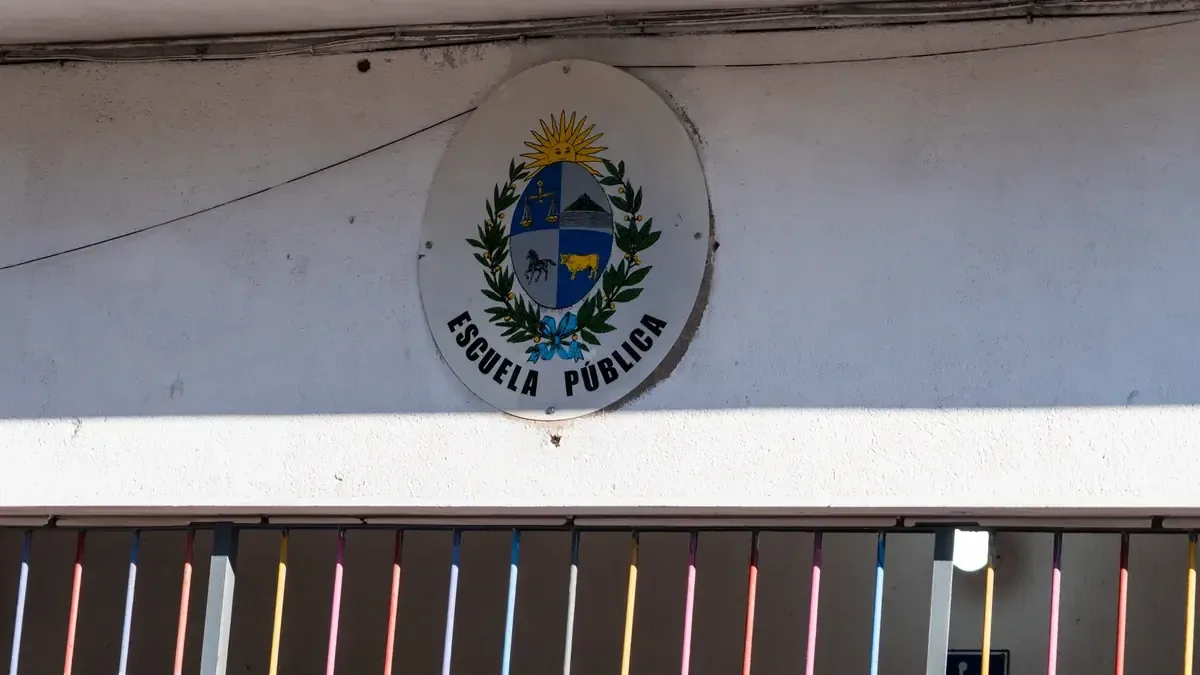 La educación en Uruguay es clave para la democracia y el desarrollo ciudadano.