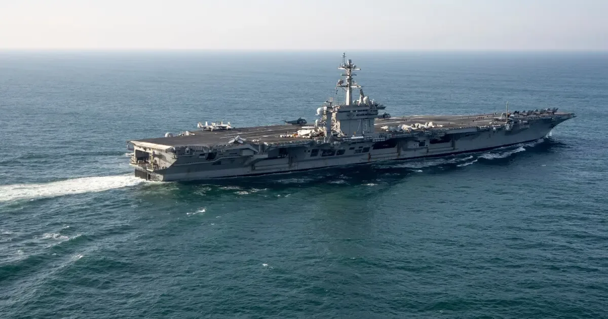 La llegada del nuevo portaviones se da ante informes de problemas en el USS Lincoln tras 260 días en mar.