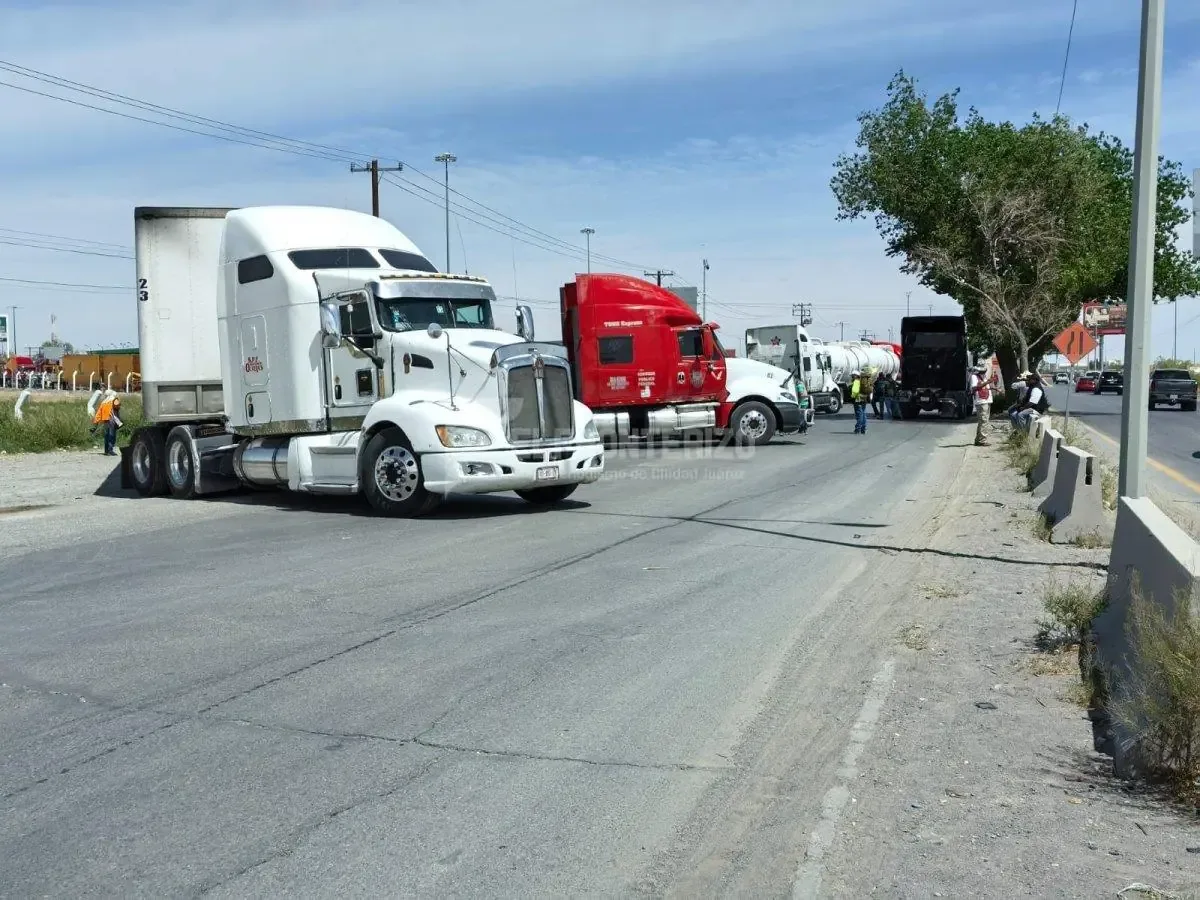 Usuarios de transporte cuestionan la transparencia en la gestión de vehículos.
