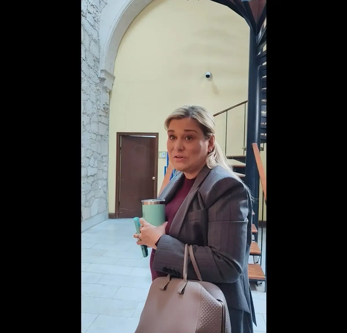 Usuarios de transporte público expresan dudas sobre la transparencia en el manejo de vehículos anteriormente estatales.