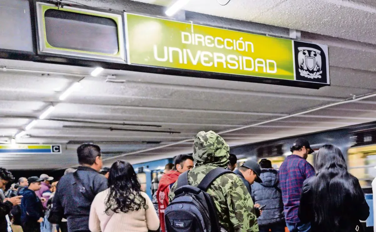 Usuarios del Metro CDMX experimentan saturación y retrasos en las líneas 2 y 3.