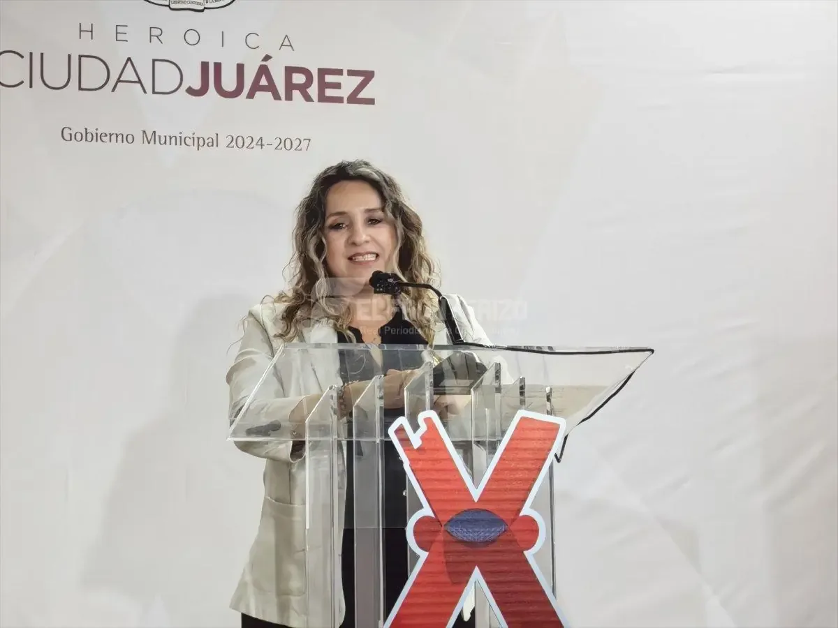 Usuarios del transporte público analizan la transparencia en la gestión de unidades.