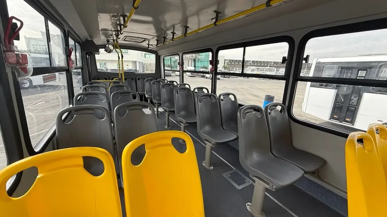 Usuarios del transporte público en León experimentan una caída significativa en noviembre 2025.
