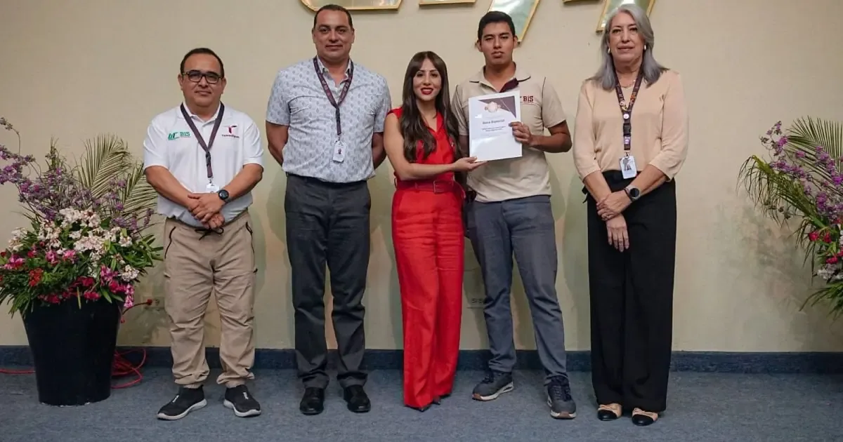 La universidad apoya a estudiantes con dificultades económicas para evitar la deserción escolar.