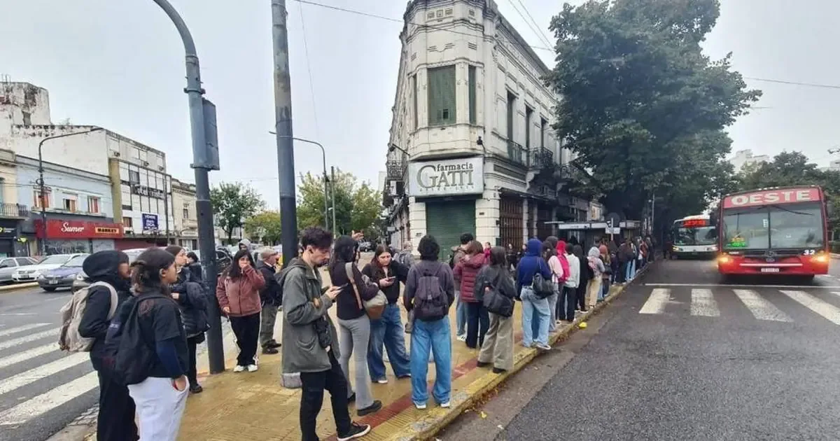 La Unión Tranviarios Automotor demanda atención gubernamental tras el estancamiento de negociaciones salariales.