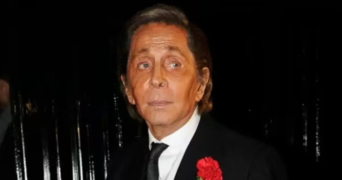 Valentino Garavani, un ícono de la moda, ha fallecido en su residencia en Roma.