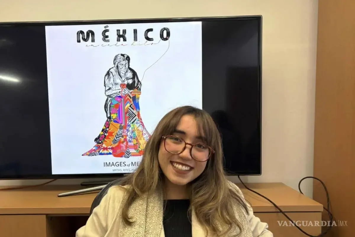 Valeria Padilla presenta su cartel en la exposición "Images of Mexico" en Harvard.