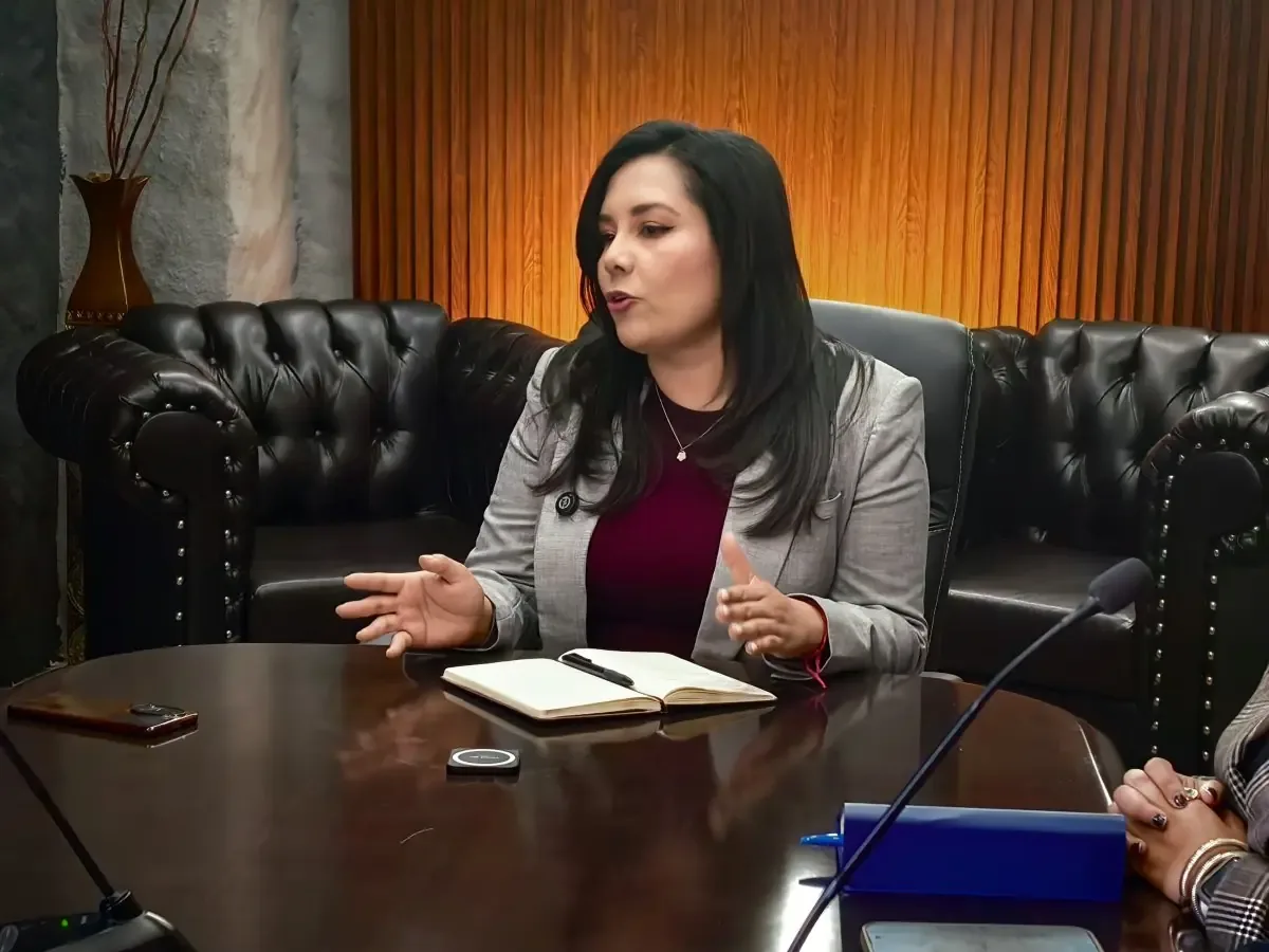 Vania Pérez aclara que no renuncia por presiones, sino por el término de su nombramiento.