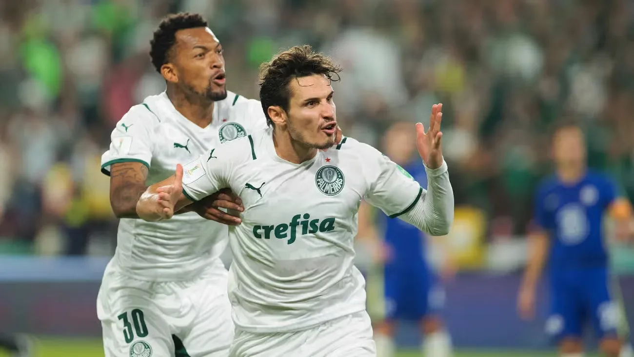 Víctor Dávila podría dejar América, lo que abriría espacio para Raphael Veiga.