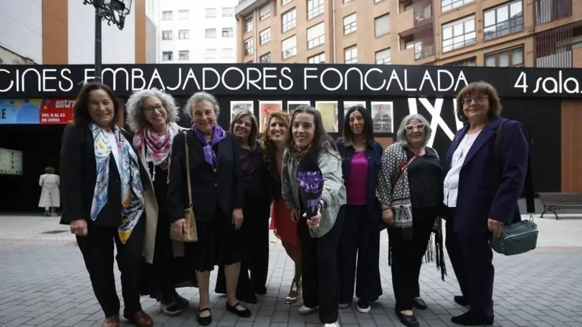 El cantautor homenajea a referentes femeninas y reflexiona sobre la discapacidad y la igualdad.