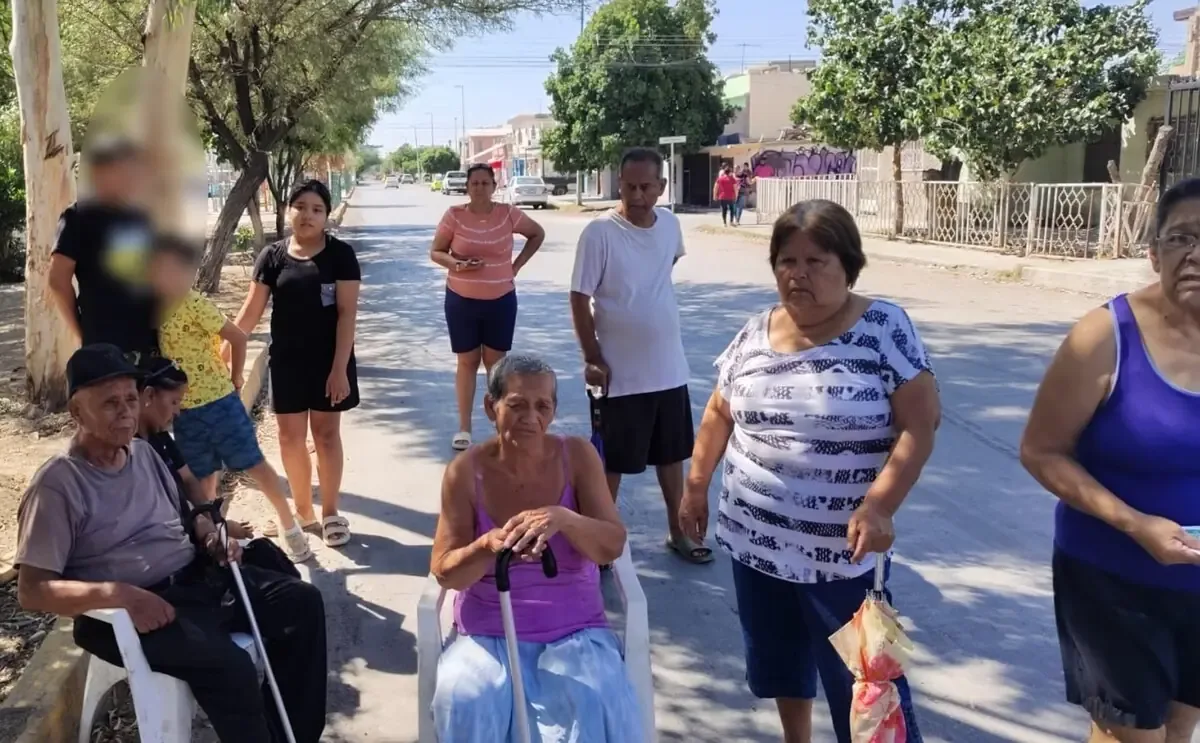 Trescientas familias exigen restablecimiento eléctrico tras más de 12 horas sin servicio.