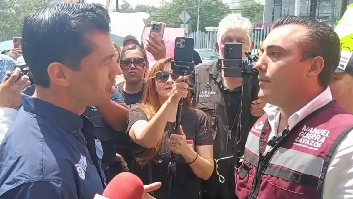 Más de 300 manifestantes exigen respuestas a Agua y Drenaje tras fallido encuentro con autoridades.