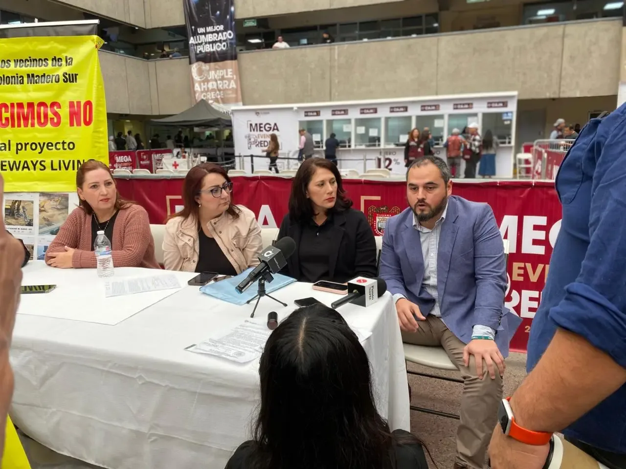 Vecinos de La Cacho exigen mejoras tras daños por construcción indebida.