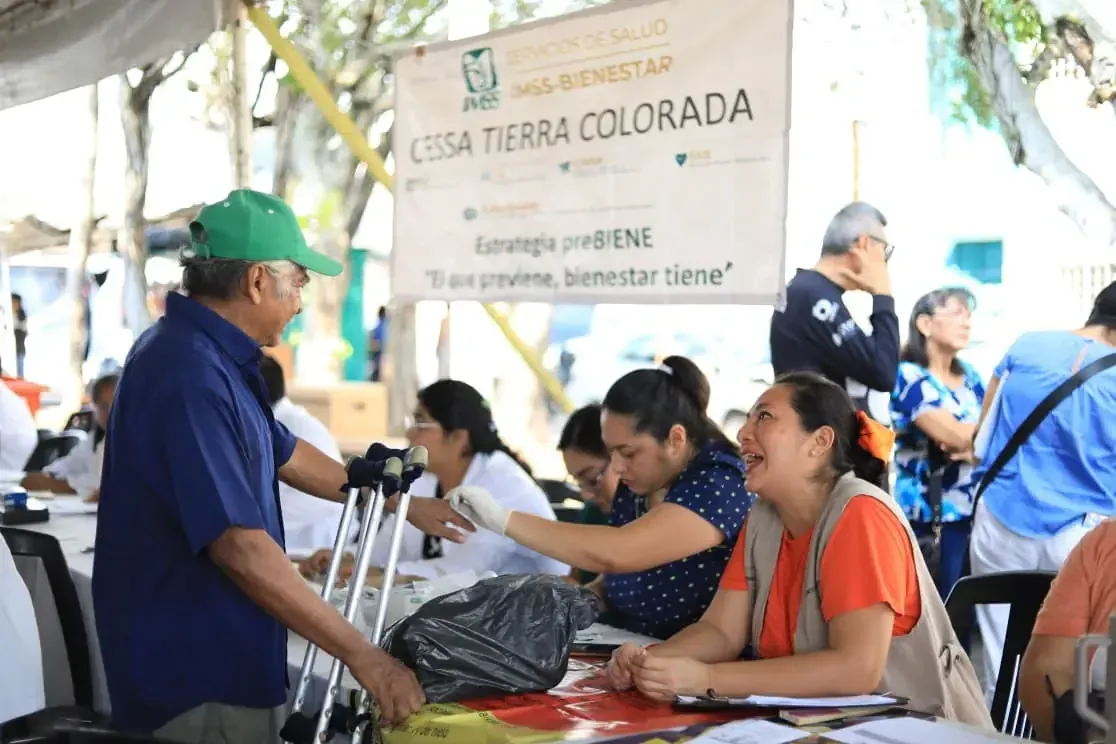 Autoridades ofrecen servicios gratuitos a la comunidad en Villahermosa.