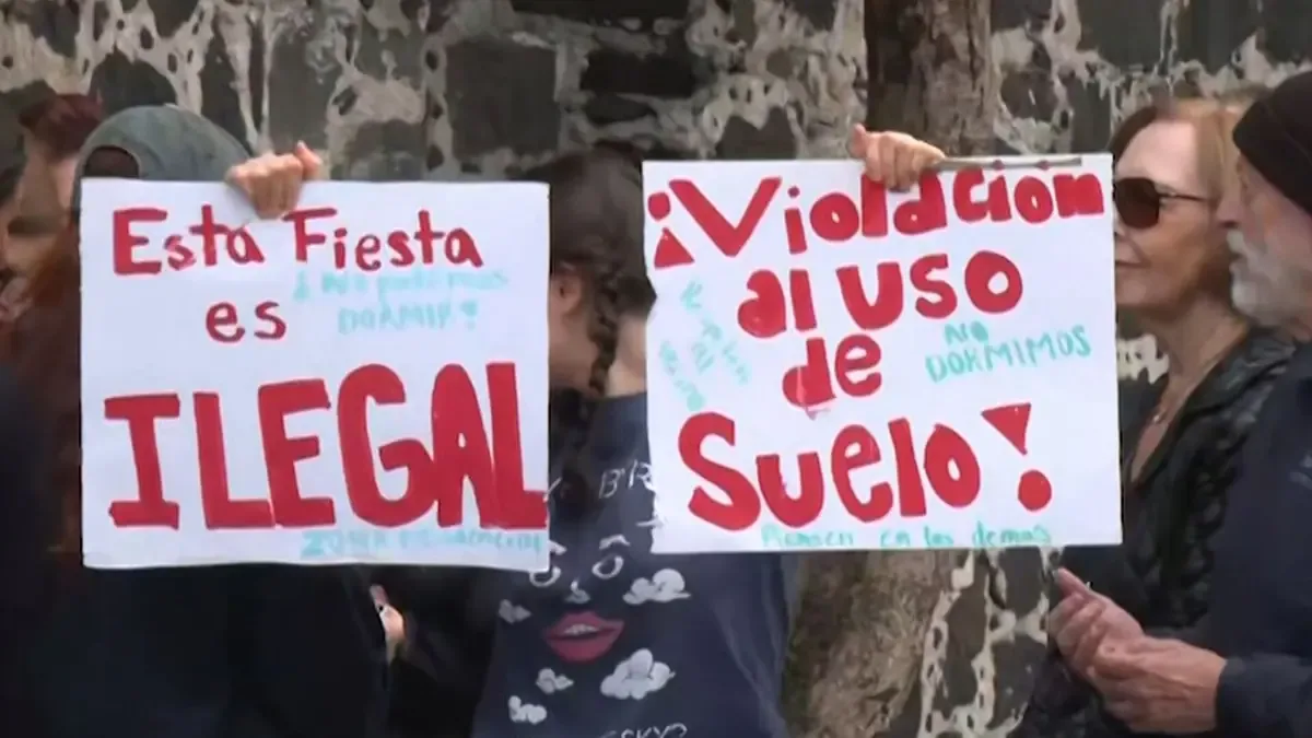 Residentes denuncian ruido excesivo y actividades irregulares en un inmueble de la colonia.