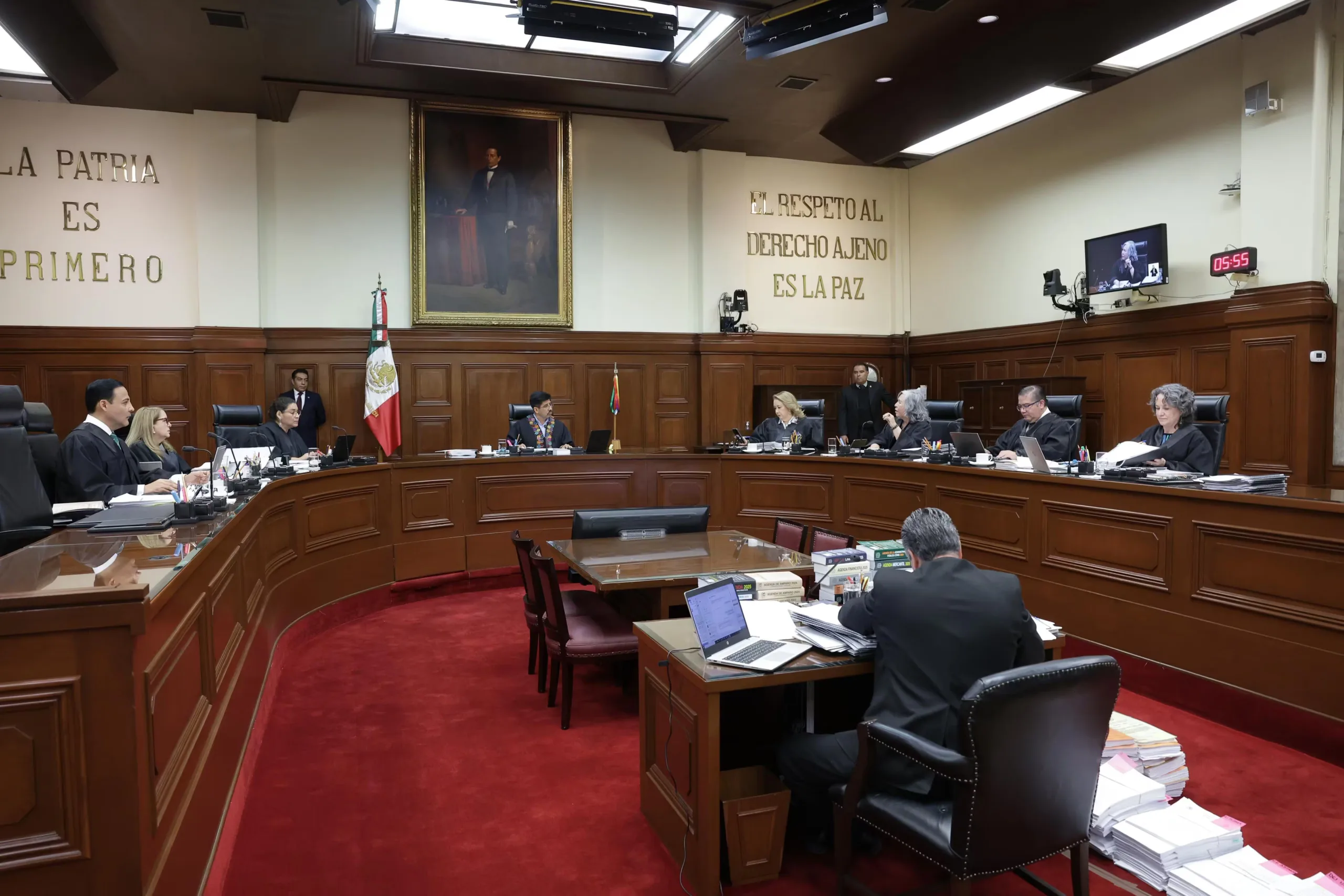 Vehículos de lujo adquiridos por los ministros de la SCJN para su seguridad.