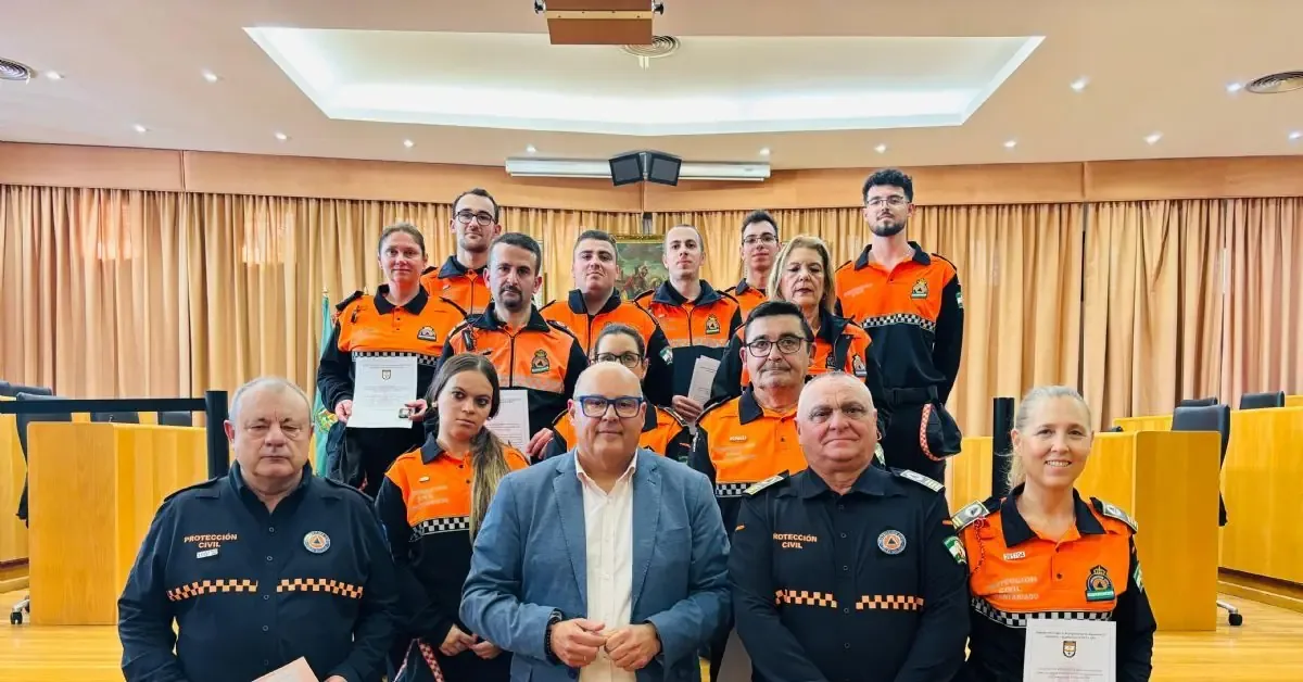 Veinte voluntarios son condecorados por su destacada labor en emergencias.