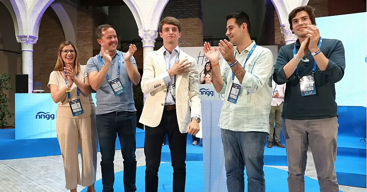 El presidente provincial del PP de Toledo anima a la juventud a mantener su esencia y prepararse para el futuro.