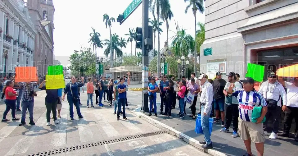 La protesta surge por presunto maltrato de un jefe de Inspección municipal hacia los vendedores.