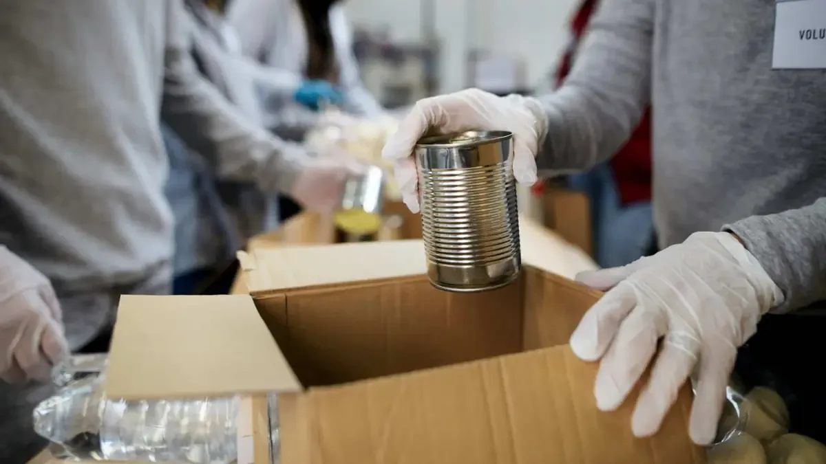 El gobierno implementa nuevas medidas para coordinar la ayuda humanitaria tras los desastres recientes.