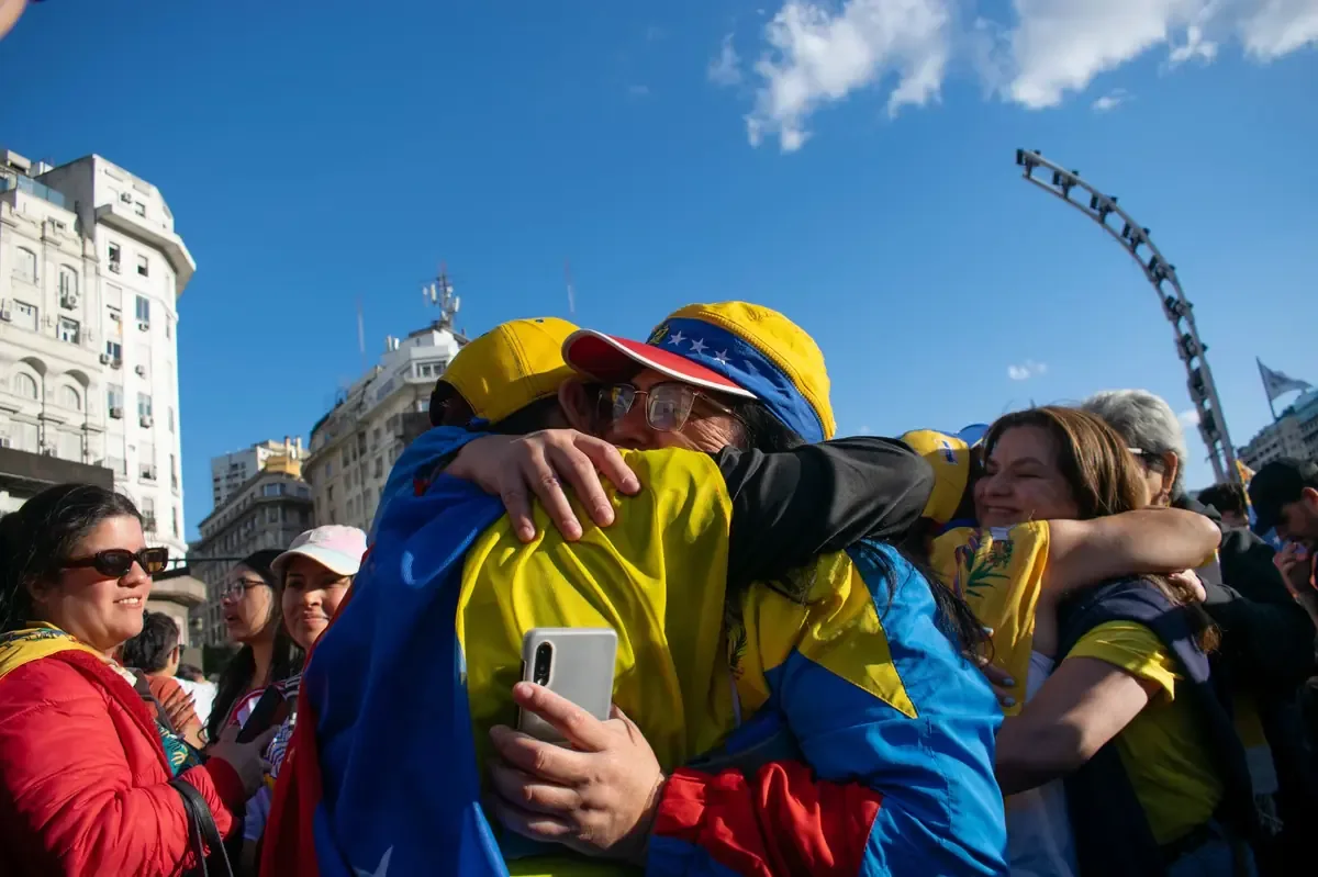 La ceremonia celebró los esfuerzos de miles de trabajadores de emergencia en la recuperación tras el desastre natural.