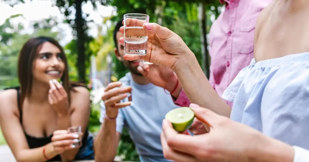El consumo moderado y la preferencia por licores premium afectan la industria tequilera.