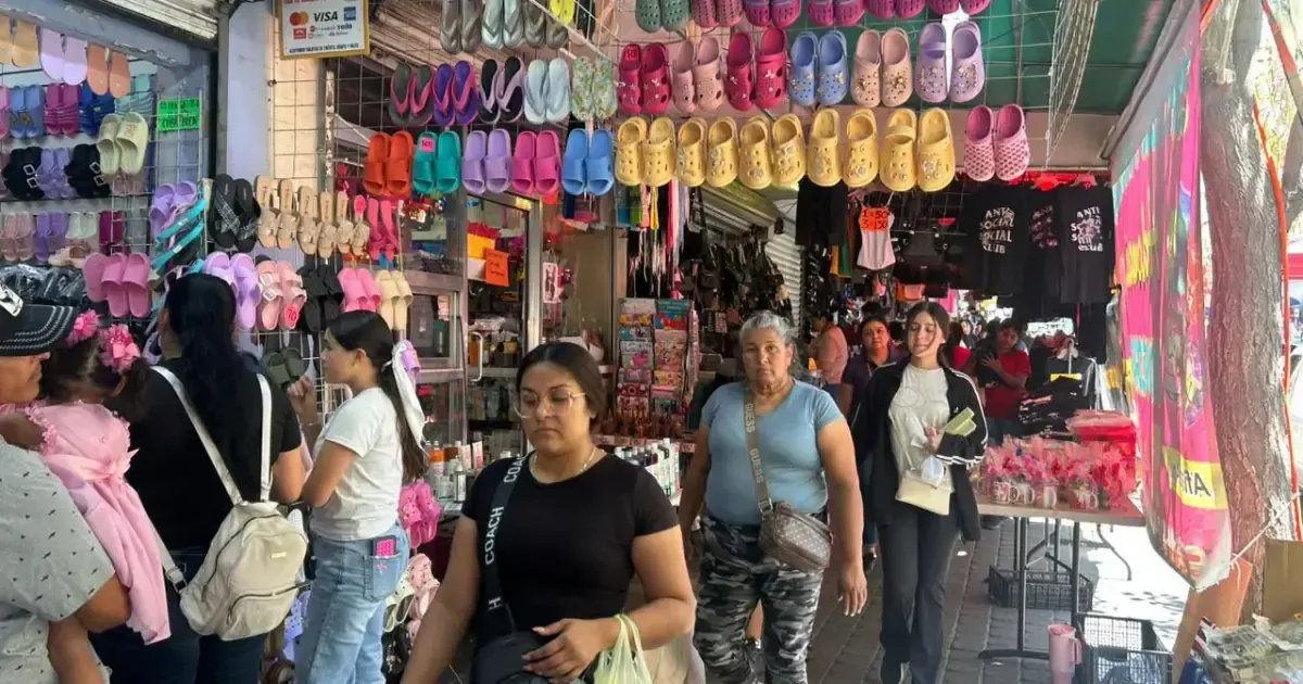 Afluencia de consumidores aumenta, pero inseguridad y economía frenan compras.