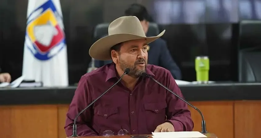 Venustiano Pérez Sánchez presenta propuesta para proteger a menores en BC.