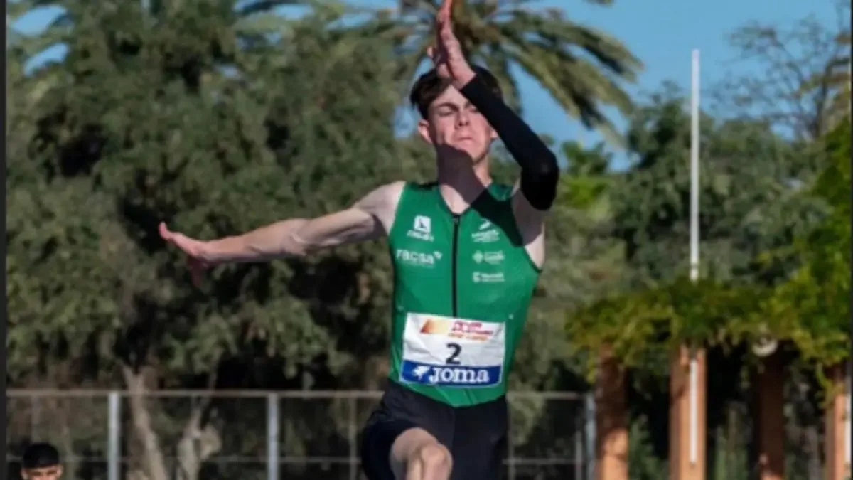 El joven atleta de Tavernes brilla en salto de longitud, logrando marcas destacadas.