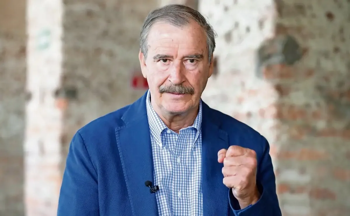 El expresidente denuncia persecución política y llama a defender la democracia en México.