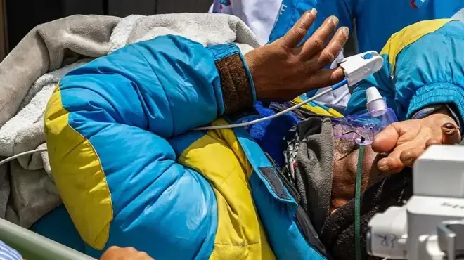 La ola de calor extremo transforma el día a día de los habitantes de Banda, India, afectando su salud y economía.