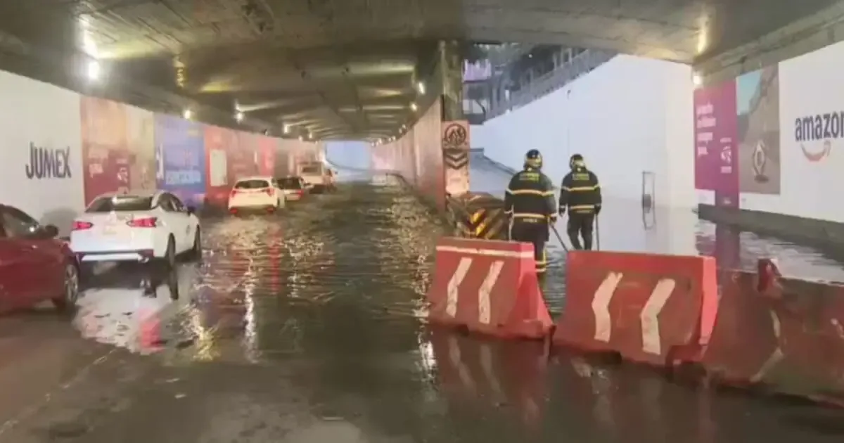 Fuertes ráfagas y lluvias intensas afectan la circulación y causan daños en la CDMX.