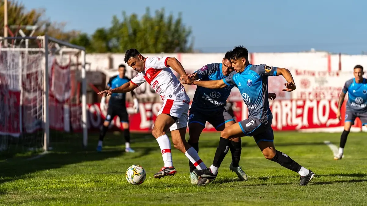 La victoria permite a Villa San Carlos acercarse a los puestos de clasificación del Reducido en la Primera B.