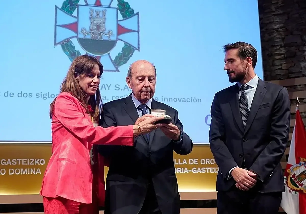 La Medalla de Oro resalta la trayectoria y la recuperación de LEA, una emblemática empresa vitoriana.