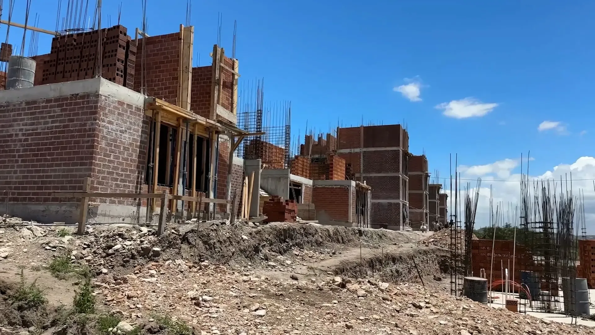 Viviendas dignas en construcción en San Agustín Tlaxiaca, Hidalgo.