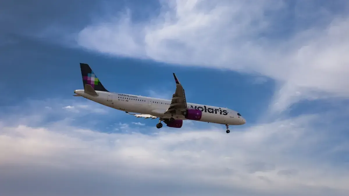 La aerolínea no ha confirmado oficialmente sus cambios en las rutas, lo que genera incertidumbre entre los viajeros.