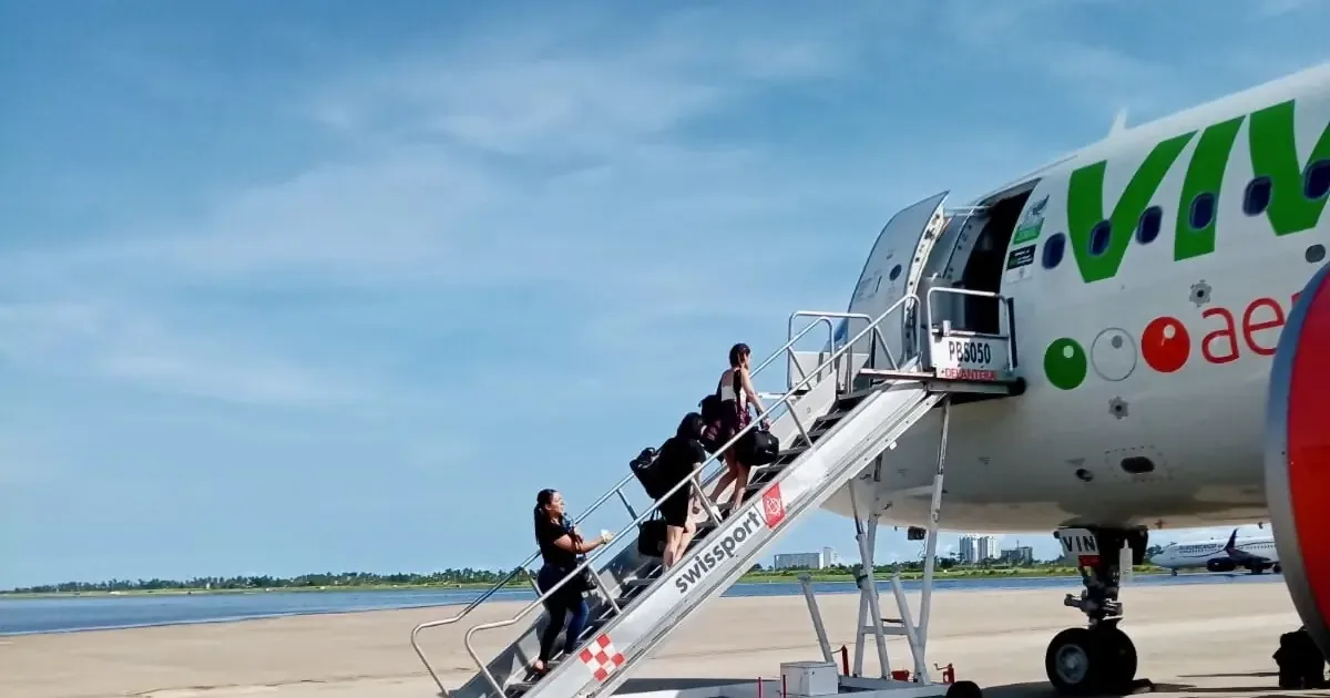 La fusión entre las aerolíneas podría impactar tarifas y disponibilidad de rutas en el mercado.