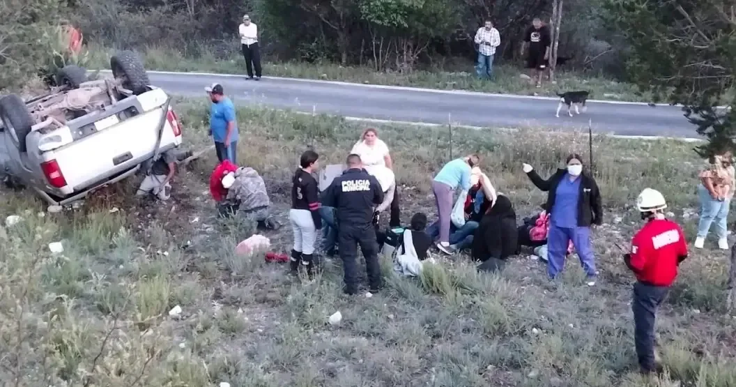 Un accidente en la carretera estatal 110 El Tunal provoca lesiones a varios ocupantes, incluyendo menores.