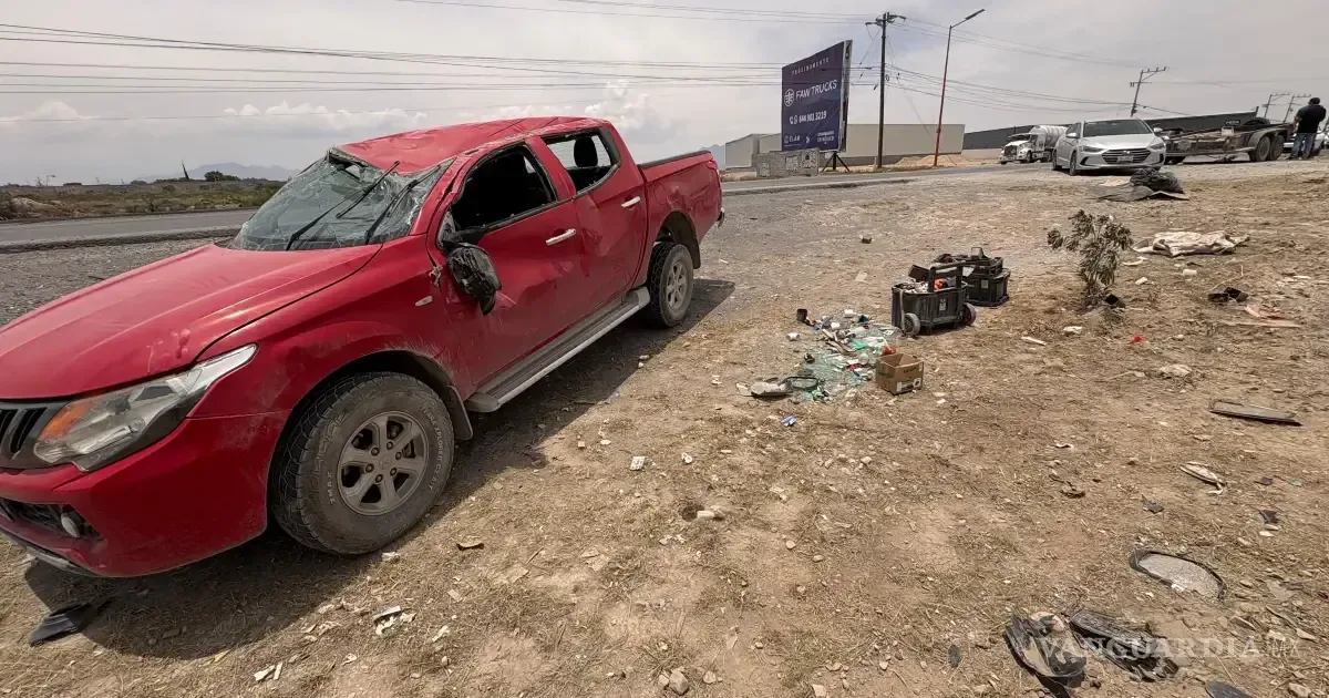 Un conductor perdió el control por exceso de velocidad, causando una volcadura sin heridos.