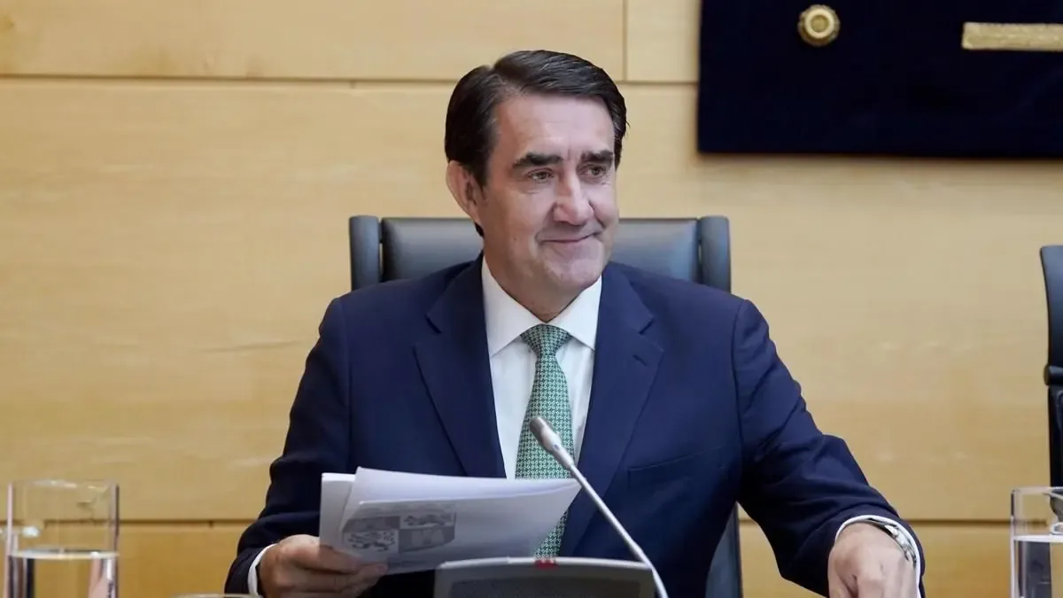 Carlos Menéndez, de Vox, reprocha falta de avances en reducción de subvenciones a sindicatos.