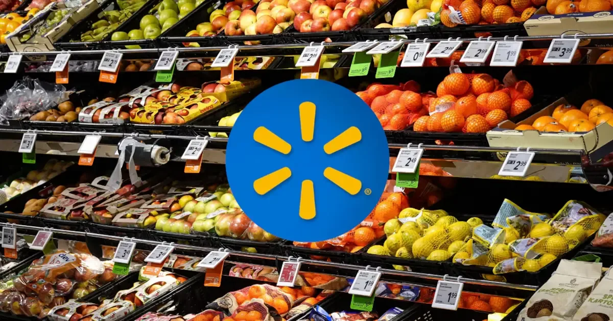 Los clientes pueden encontrar precios bajos en frutas, verduras y carnes en Walmart.