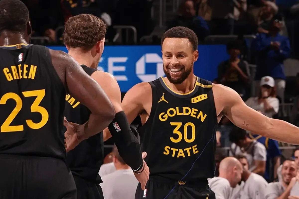 Los Warriors regresan tras un primer cuarto adverso y aprovechan errores de los Lakers.
