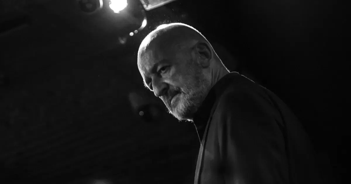 La trayectoria de Xavi Casellas destaca por su evolución en el jazz vocal y su conexión con el público.