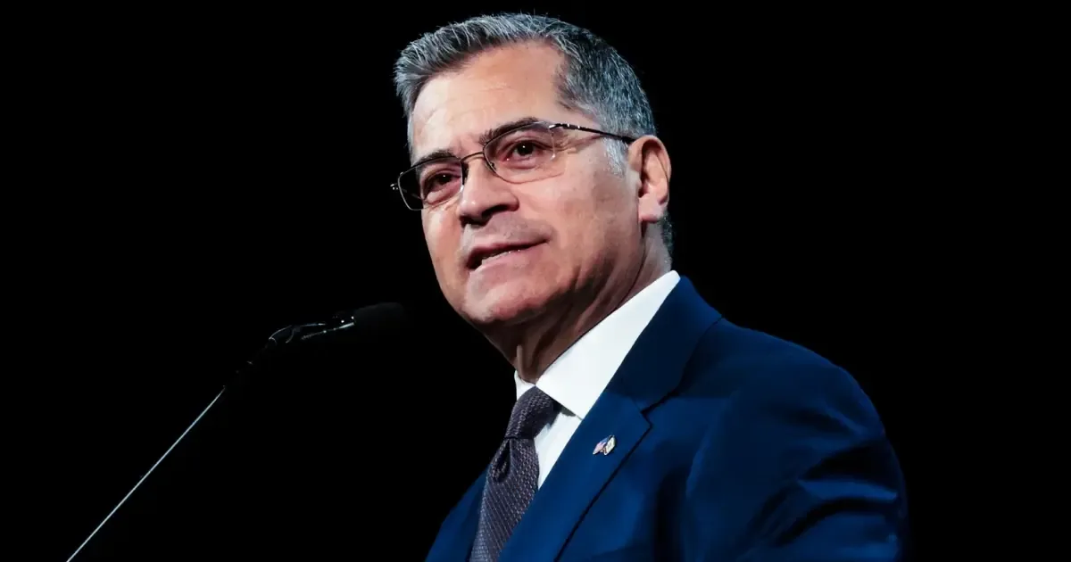 La gestión de Becerra como secretario de Salud es cuestionada mientras su campaña por la gobernación avanza.