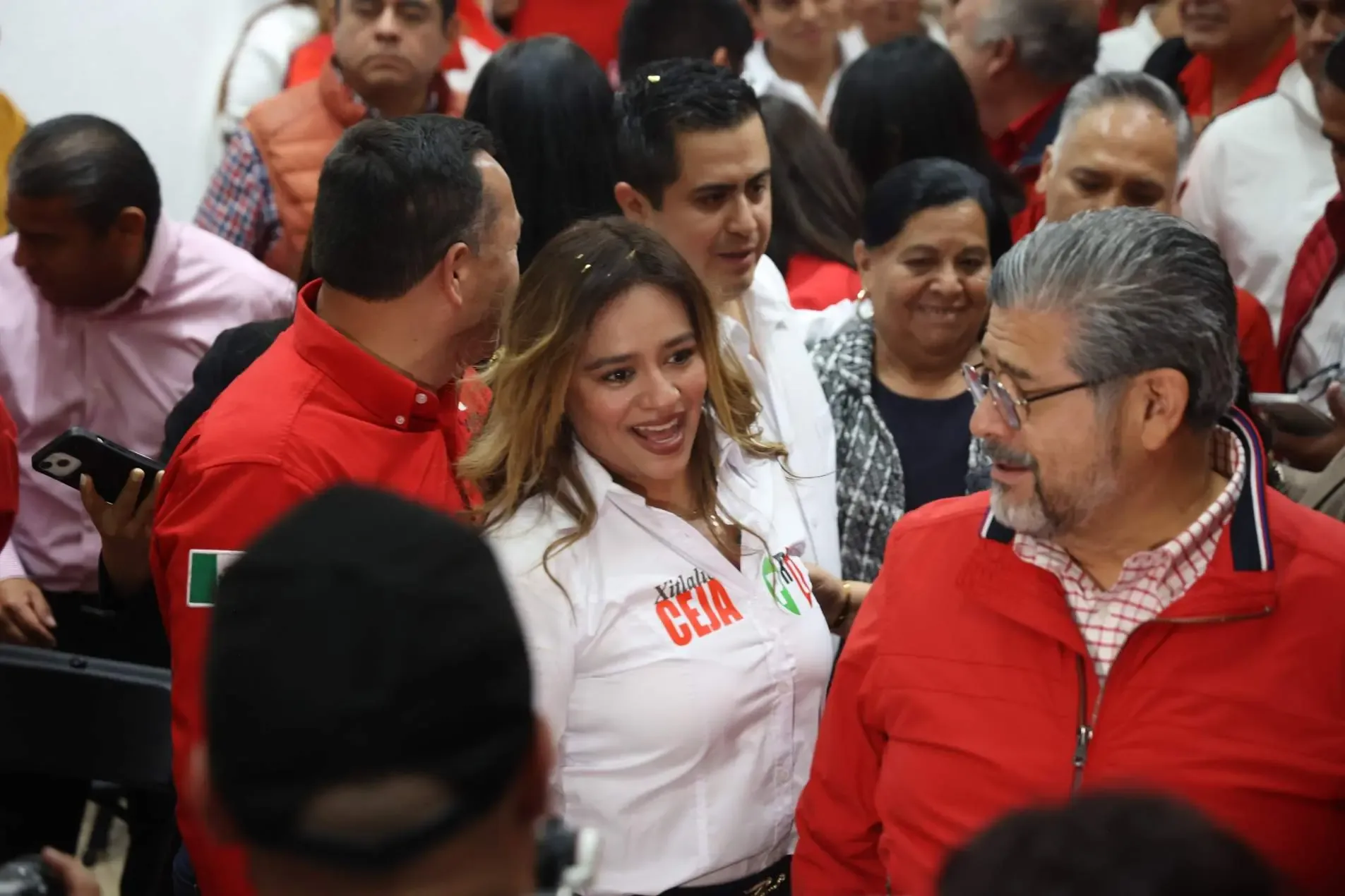 Xitlalic Ceja García, presidenta estatal del PRI, en un encuentro con militantes.